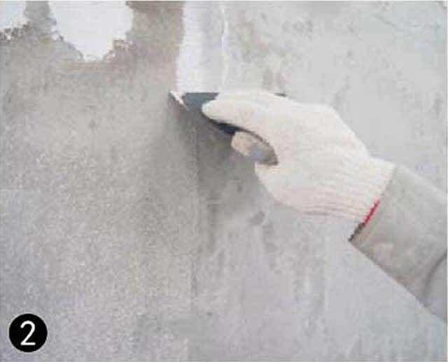 The second step of the like stone paint construction process: there are still various pits on the cut and flattened wall, filled with smooth coat or cement mortar, and the smooth surface is smoothed.