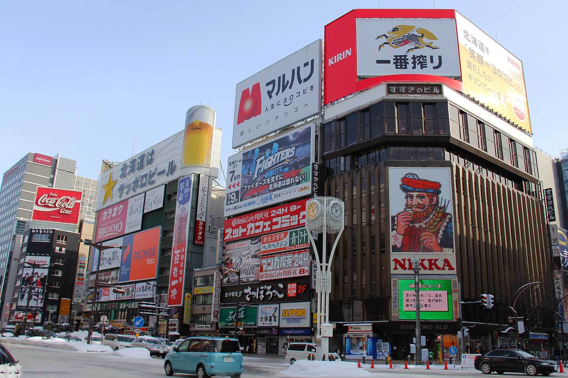 日本札幌冬季降雪堆滿了路面