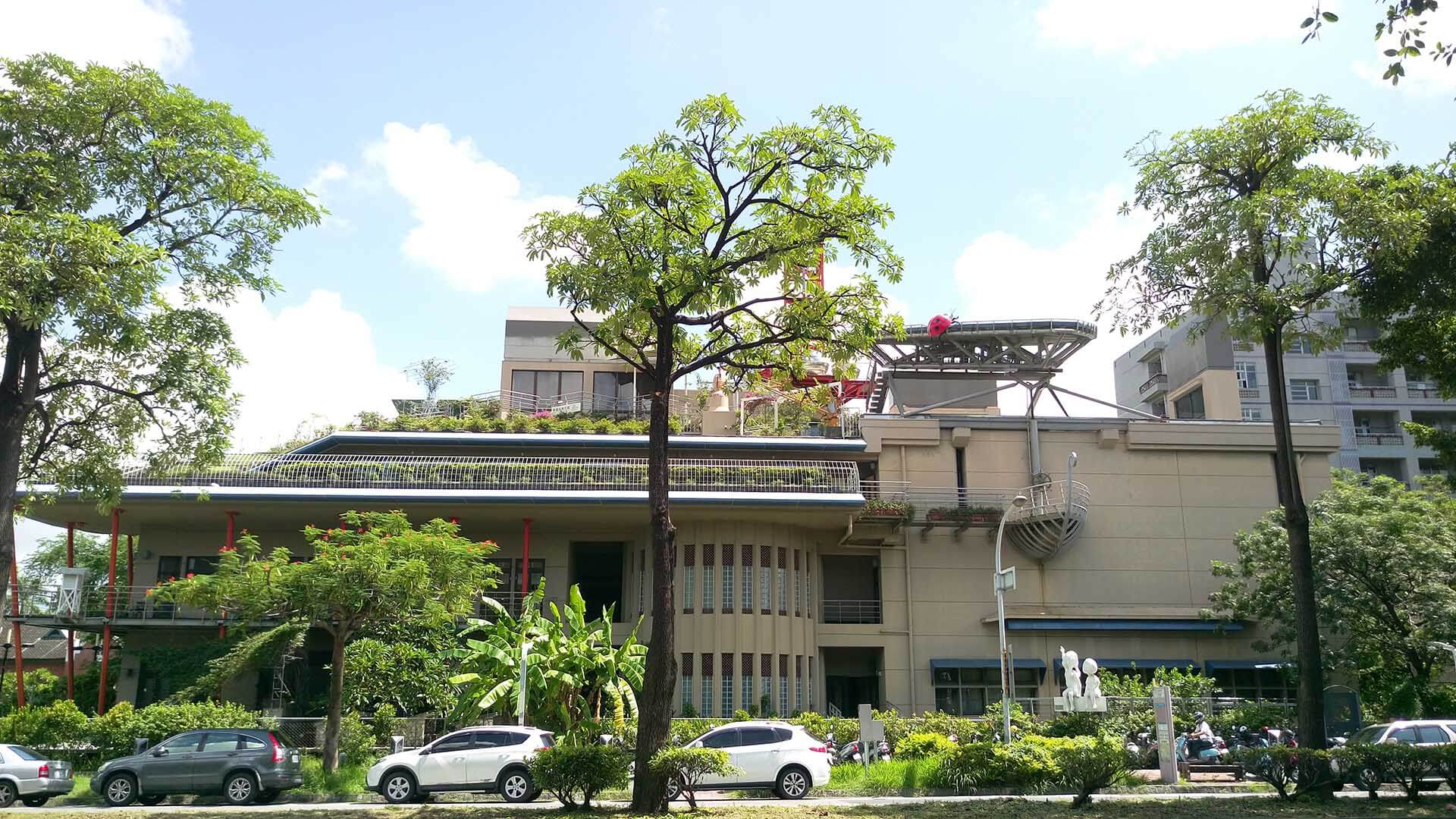 Taiwan's National Cheng Kung University has built a green building called The Magic School of Green Technology, which demonstrates the exploration and application of sustainable green technologies such as sustainable development, environmental protection and low-carbon energy conservation.