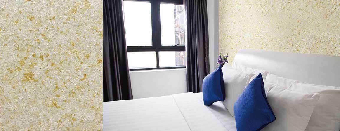 臥房床頭使用ADD SONE 適合室內的亞彩仿石漆，WA-819淡黃色澤，舒適安寧的臥室氛圍，讓人能夠放鬆、安穩的休息