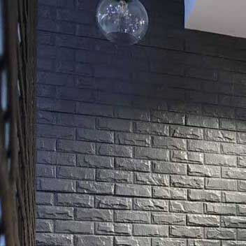Nhà hàng sushi của Úc, sử dụng tấm ốp tường giả đá PV051-C44 để tạo ra một bức tường phong cách