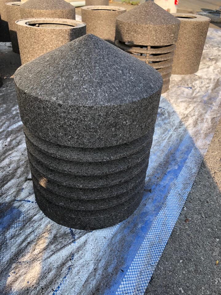 The outdoor garden waterproof light is sprayed with ADD STONE Faux-Stone coating, and the muti-layer granite color texture adds the texture and color of the light.