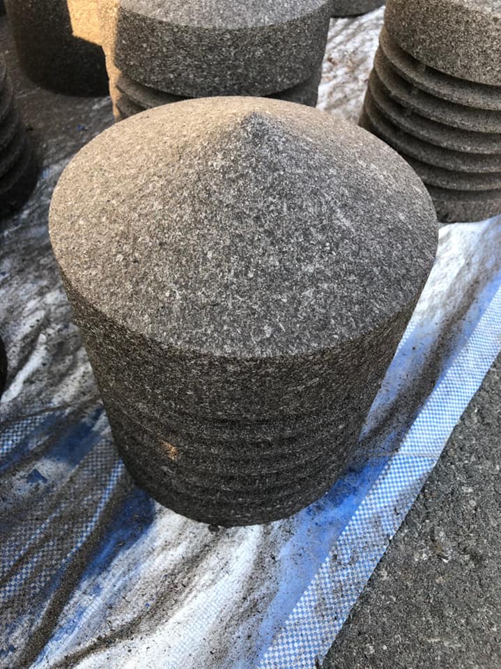 The ordinary outdoor garden waterproof light fixture covered with a granite coating, texture and vein of stone carving light fixture.